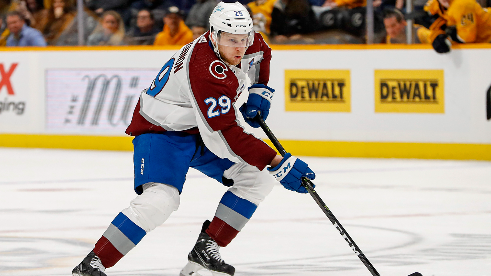 Nathan-MacKinnon-01132022-Getty-FTR